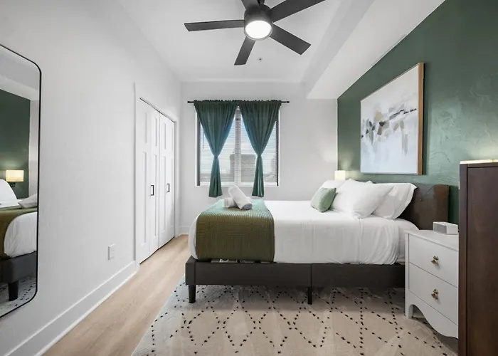 Pfr - Highland, 3br 2ba Shadyside Condo, Penthouse Unit, 2 Decks, Off-street Parking, 4th Floor Walkup Pittsburgh