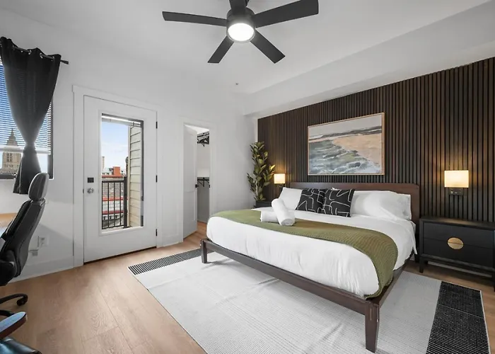 Apartment Pfr - Highland, 3br 2ba Shadyside Condo, Penthouse Unit, 2 Decks, Off-street Parking, 4th Floor Walkup