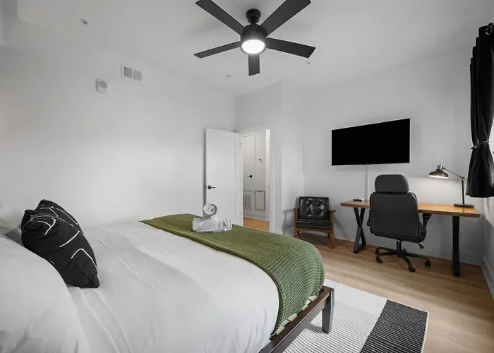 Pfr - Highland, 3br 2ba Shadyside Condo, Penthouse Unit, 2 Decks, Off-street Parking, 4th Floor Walkup