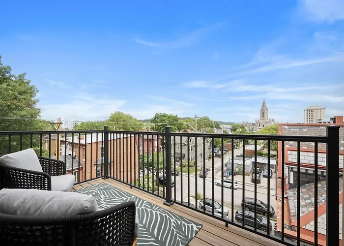 Pfr - Highland, 3br 2ba Shadyside Condo, Penthouse Unit, 2 Decks, Off-street Parking, 4th Floor Walkup Pittsburgh