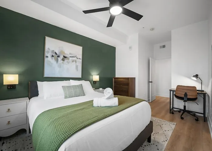 Apartment Pfr - Highland, 3br 2ba Shadyside Condo, Penthouse Unit, 2 Decks, Off-street Parking, 4th Floor Walkup