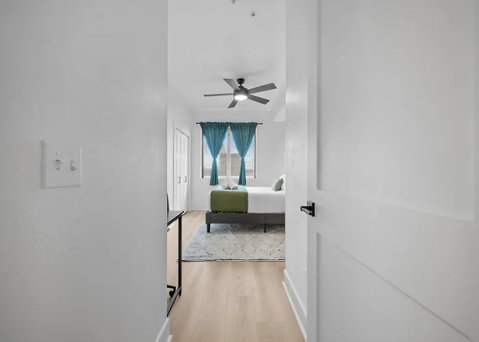 Pfr - Highland, 3br 2ba Shadyside Condo, Penthouse Unit, 2 Decks, Off-street Parking, 4th Floor Walkup Apartment Pittsburgh