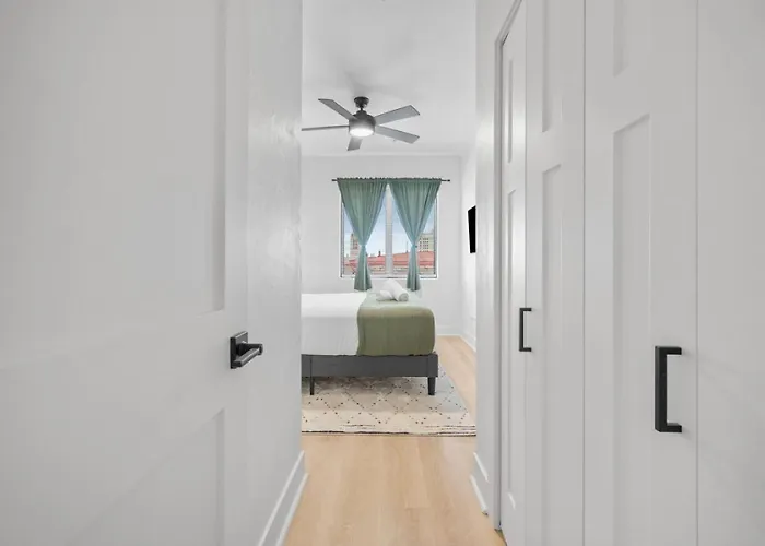 Pfr - Highland, 3br 2ba Shadyside Condo, Penthouse Unit, 2 Decks, Off-street Parking, 4th Floor Walkup Apartment