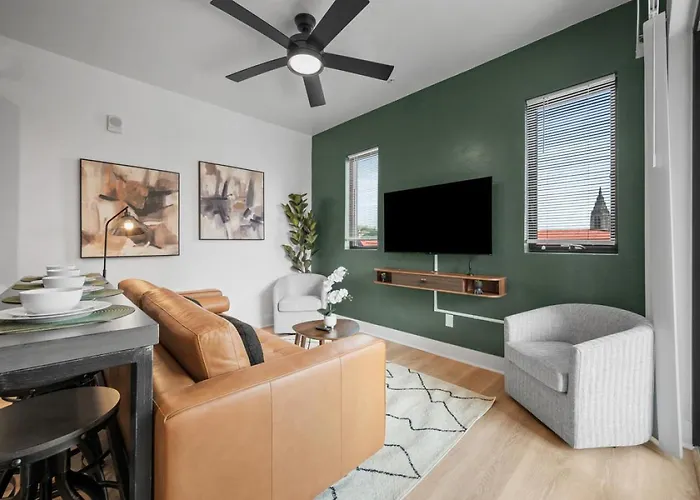 Pfr - Highland, 3br 2ba Shadyside Condo, Penthouse Unit, 2 Decks, Off-street Parking, 4th Floor Walkup Apartment