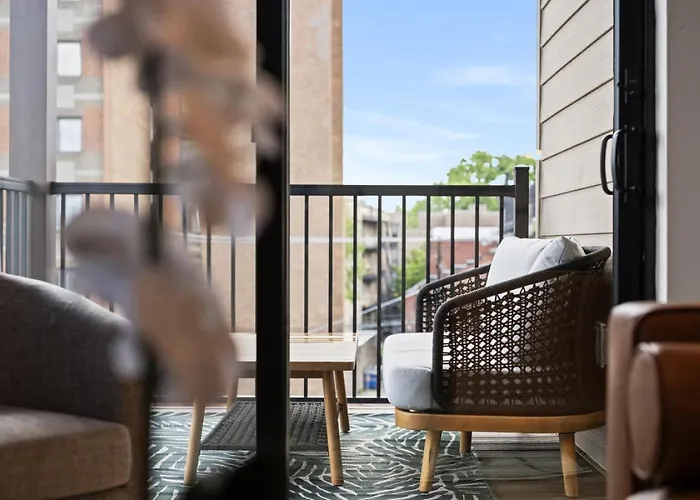 Pfr - Highland, 3br 2ba Shadyside Condo, Penthouse Unit, 2 Decks, Off-street Parking, 4th Floor Walkup *