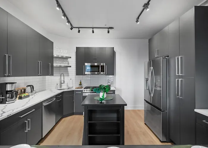 Pfr - Highland, 3br 2ba Shadyside Condo, Penthouse Unit, 2 Decks, Off-street Parking, 4th Floor Walkup Pittsburgh