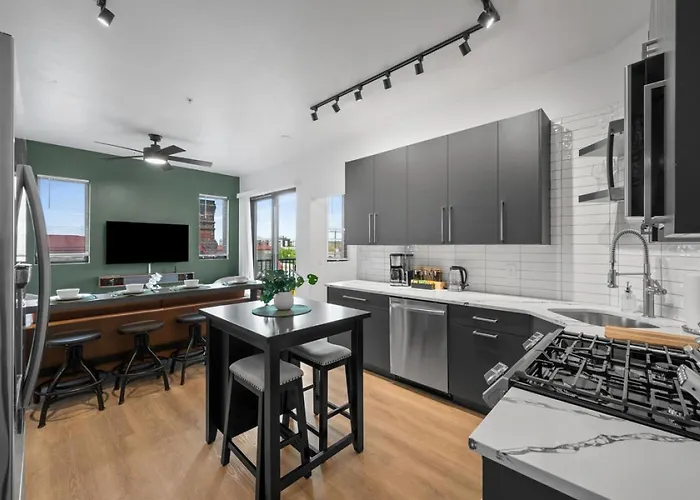 Pfr - Highland, 3br 2ba Shadyside Condo, Penthouse Unit, 2 Decks, Off-street Parking, 4th Floor Walkup