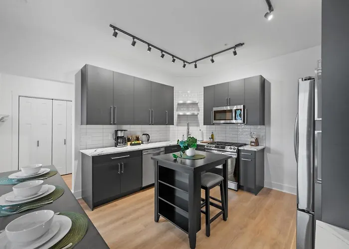 Pfr - Highland, 3br 2ba Shadyside Condo, Penthouse Unit, 2 Decks, Off-street Parking, 4th Floor Walkup * Pittsburgh